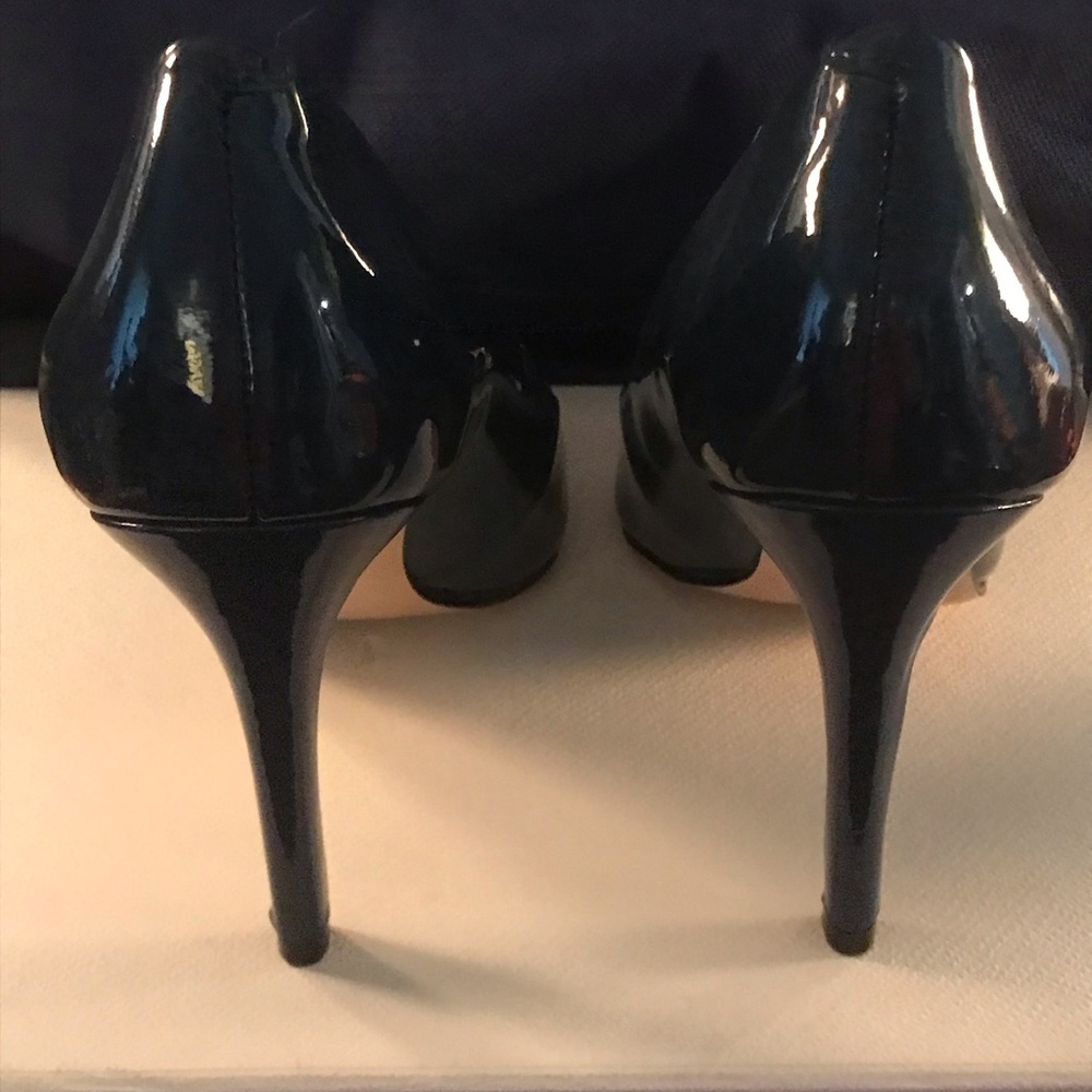Neiman Marcus navy pointed toe 4” heels - Picture 3 of 5